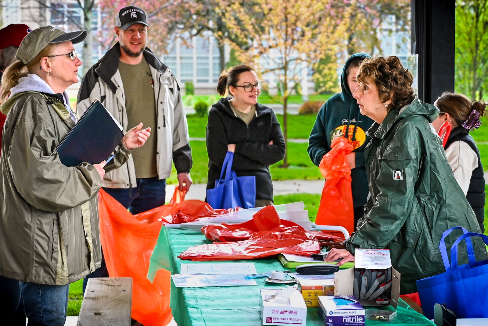 Volunteers brave rain, cold to clean up banks of Allegheny River