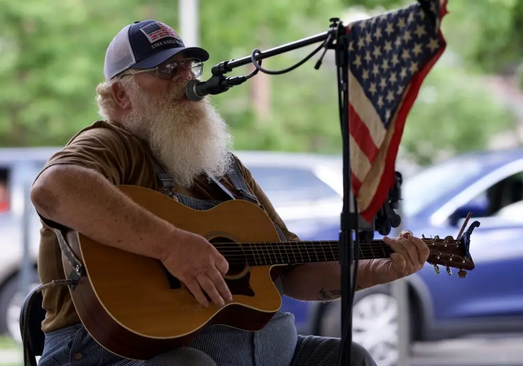 Red Gray sings at Lincoln Park