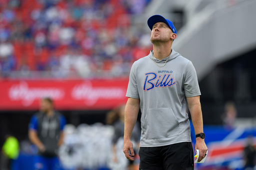 Bills Coach Joe Brady Enjoys Father Son Moment Team Holds First Practice New Stadium